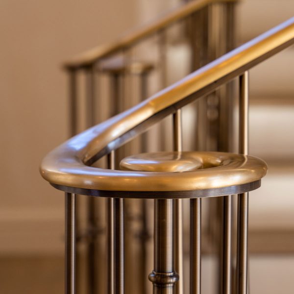 10-two-tone-metal-staircase-railing-dmg-architectural